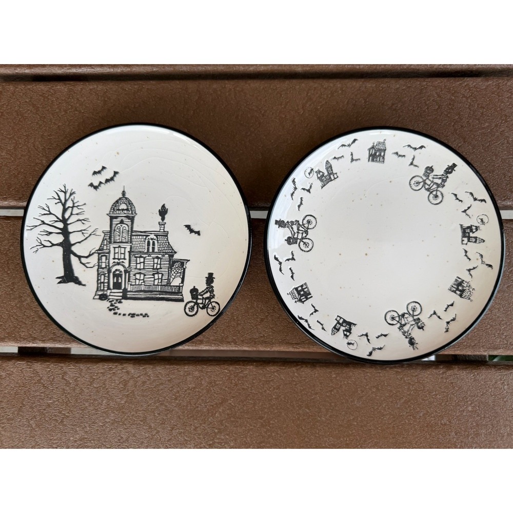 Cobwebs & Cauldrons Skeletons Bicycles Haunted House App Plates Set Of 2‎